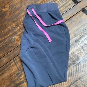 Figs joggers with pink tie MP